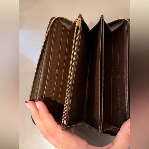 Louis Vuitton Damier zipper around wallet